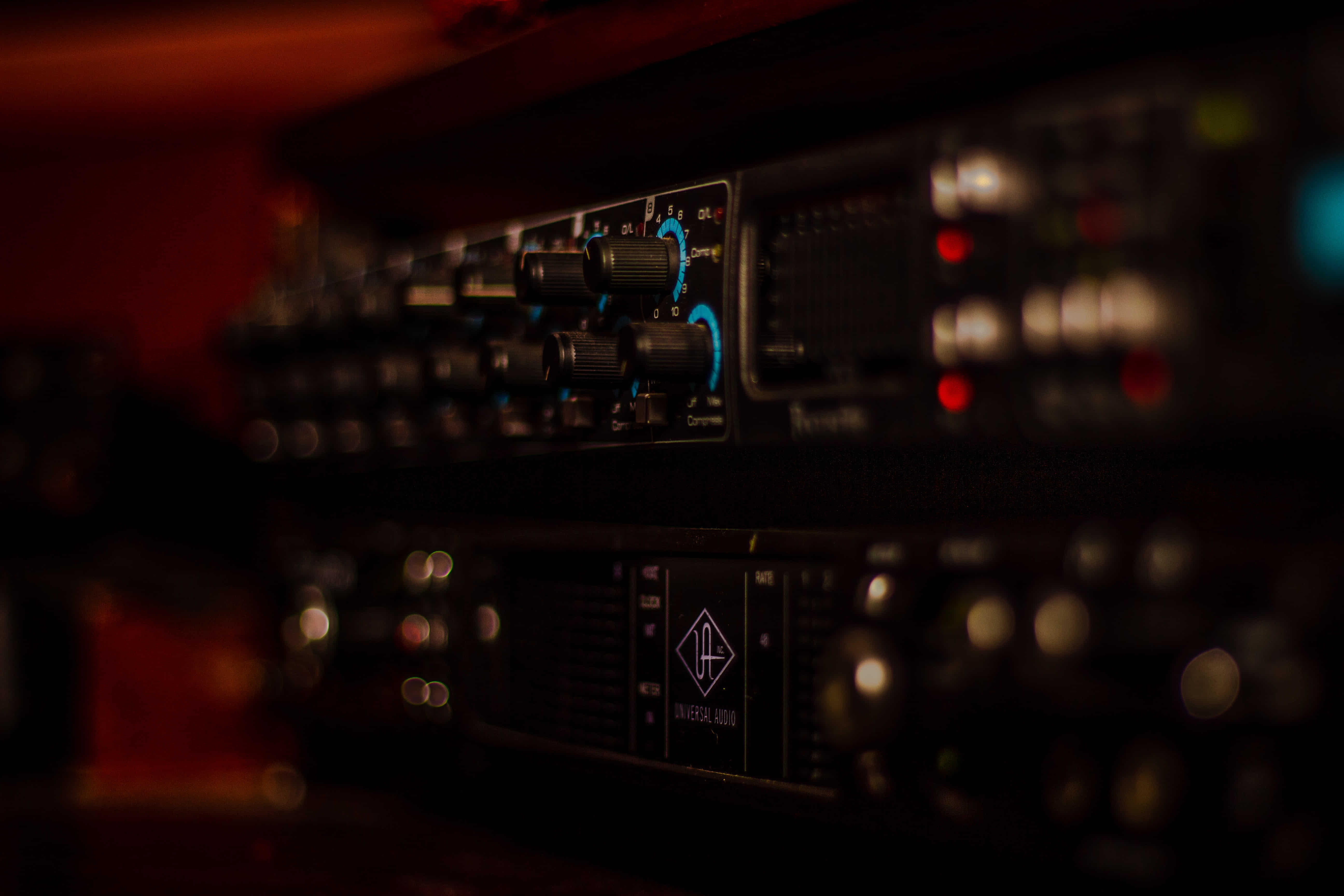 {"es":"Estudio de Grabación","en":"Recording studio"}